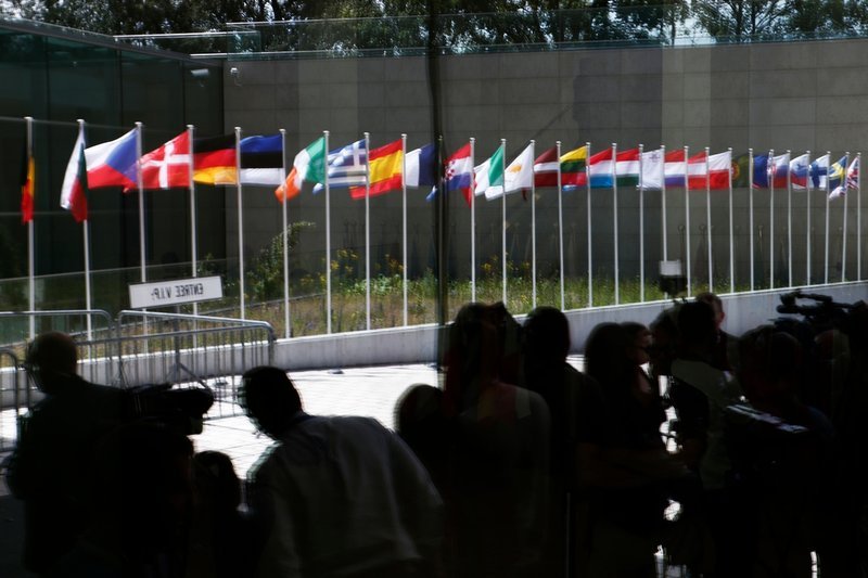 Εν αναμονή δηλώσεων με την προσέλευση των υπουργών Οικονομικών της ευρωζώνης