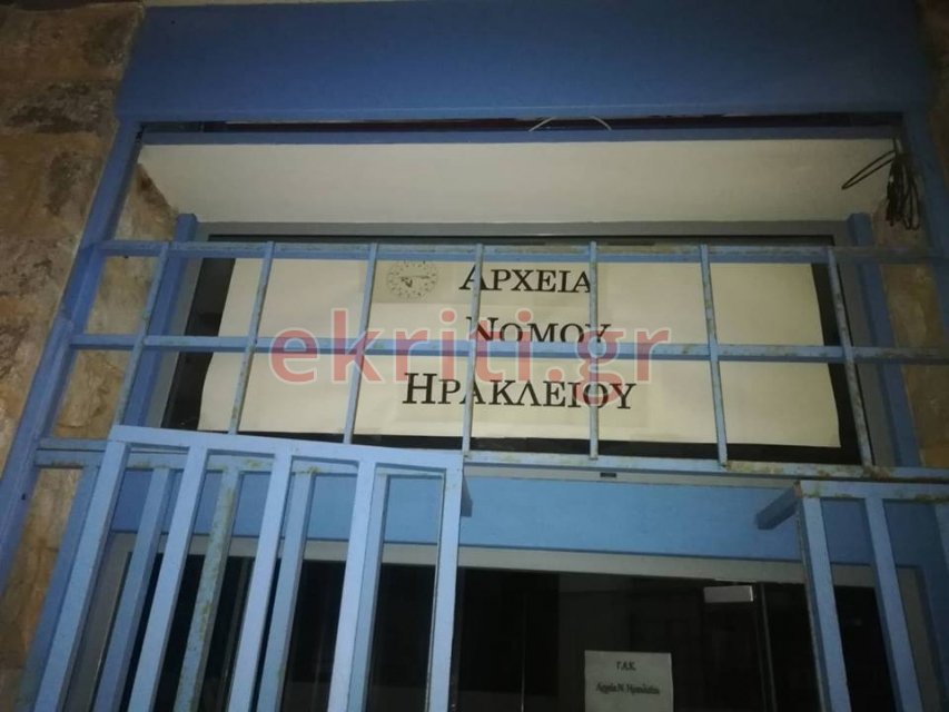 Κρήτη: Πλημμύρισε το κτίριο με τα Αρχεία του Κράτους -Καταστράφηκε υλικό [εικόνες] | iefimerida.gr 4