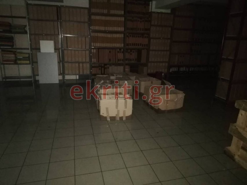 Κρήτη: Πλημμύρισε το κτίριο με τα Αρχεία του Κράτους -Καταστράφηκε υλικό [εικόνες] | iefimerida.gr 3