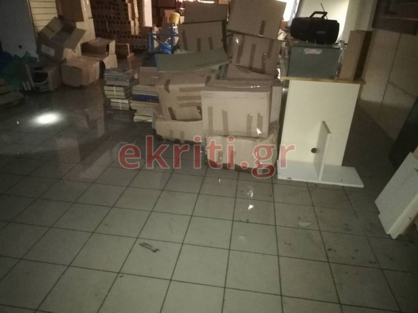 Κρήτη: Πλημμύρισε το κτίριο με τα Αρχεία του Κράτους -Καταστράφηκε υλικό [εικόνες] | iefimerida.gr 2