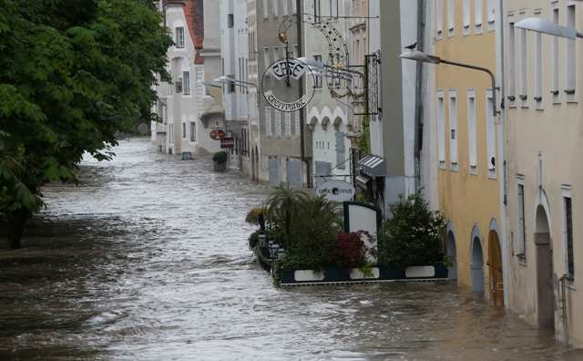 Ο Δούναβης πλημμύρισε, τέσσερις οι νεκροί, σε κατάσταση συναγερμού η κεντρική Ευρώπη [εικόνες] | iefimerida.gr 2