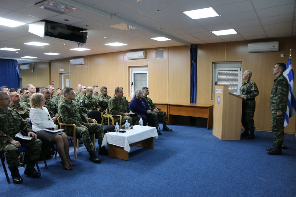 Την ελληνική δύναμη στο Κοσσυφοπέδιο επισκέφτηκε ο αρχηγός ΓΕΕΘΑ [εικόνες] | iefimerida.gr 1