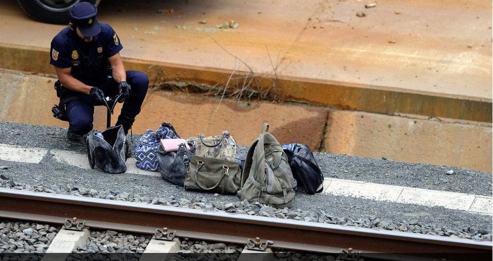 Aπίστευτος πόνος: Οι φωτογραφίες και τα πρώτα πλάνα από το σημείο της συντριβής του τρένου στην Ισπανία [εικόνες&βίντεο] | iefimerida.gr 3