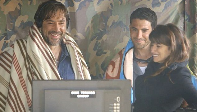 Η Πενέλοπε Κρουζ σκηνοθετεί το επικίνδυνο για την υγεία σποτ της Agent Provocateur με την Ιρίνα Σάικ [εικόνες & βίντεο] | iefimerida.gr 1