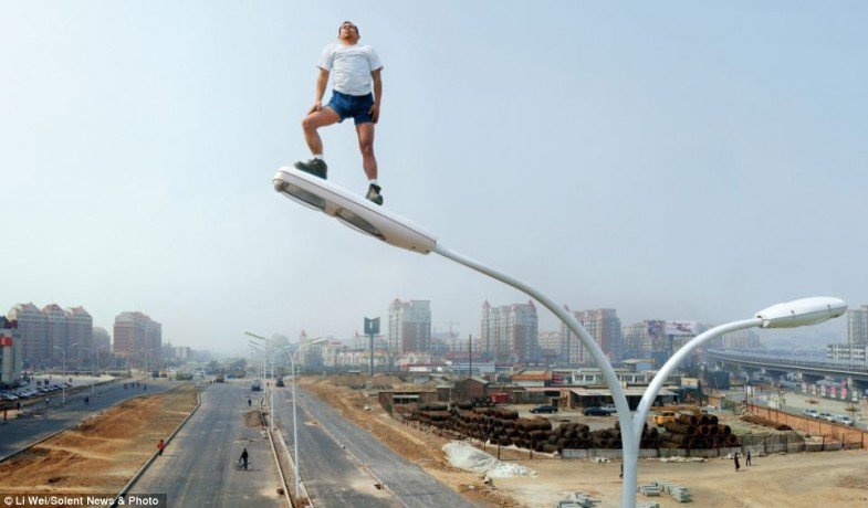 Λι Γουέι: Ο ακραία αντισυμβατικός φωτογράφος που αψηφά τη βαρύτητα - Μάθετε πως δημιουργεί τις μοναδικές εικόνες του [βίντεο] | iefimerida.gr 3