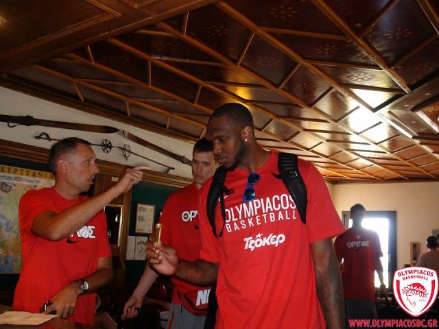 O Ολυμπιακός πήρε τα βουνά – Στο Καρπενήσι το «χτίσιμο» της ομάδας μπάσκετ των «ερυθρολεύκων» [εικόνες&βίντεο] | iefimerida.gr 2