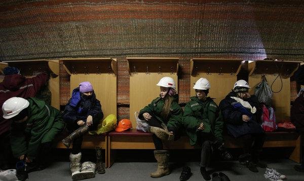 Κλινική στα έγκατα της Γης -Κλείνονται σε ορυχείο για να θεραπευθούν από ασθένειες [εικόνες] | iefimerida.gr 3