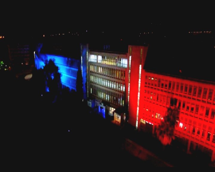 Στα χρώματα της γαλλικής σημαίας το Ραδιομέγαρο της ΕΡΤ [εικόνες] | iefimerida.gr 3