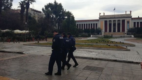 H Aθήνα πέφτει σε μελαγχολία, η ανεμελιά της καταστράφηκε: Όσα είδε η γερμανική Zeit [εικόνες] | iefimerida.gr 2