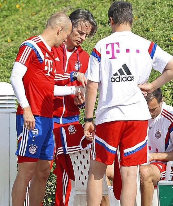 Απίστευτο: Κροκόδειλος δάγκωσε τον Ρόμπεν της Μπάγερν Μονάχου στην προπόνηση [εικόνες] | iefimerida.gr 1