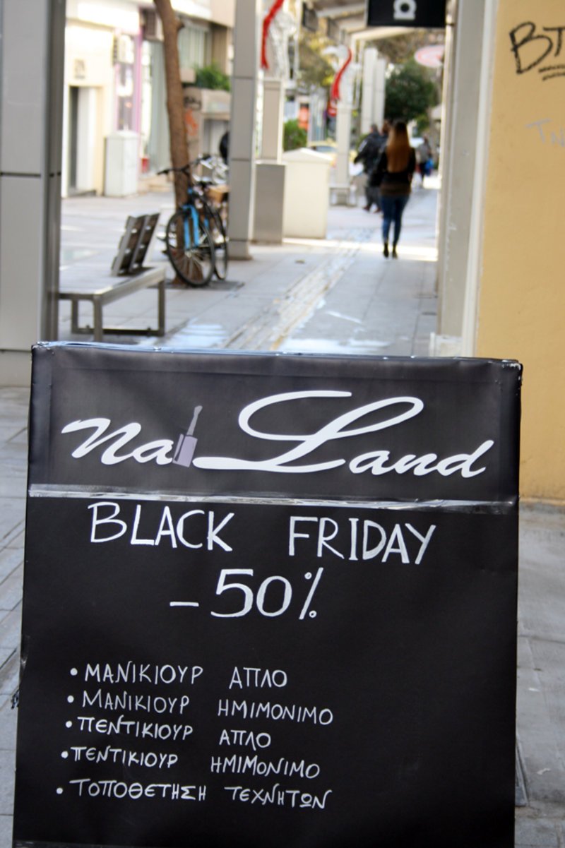 Black Friday μανία στα συνοικιακά μαγαζιά: Προσφορές σε νύχια, τυρόπιτες, καφέδες! [εικόνες] | iefimerida.gr 5
