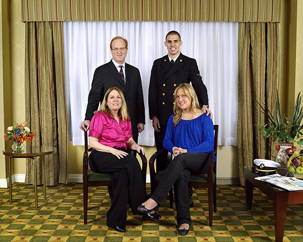 Εντελώς άγνωστοι φωτογραφίζονται και δημιουργούν τα τέλεια οικογενειακά πορτραίτα [εικόνες] | iefimerida.gr 4