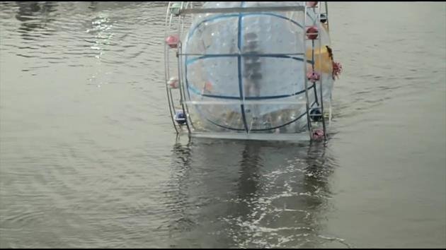 Κλείστηκε σε φουσκωτή μπάλα και προσπάθησε να φτάσει στις Βερμούδες [βίντεο] | iefimerida.gr 3