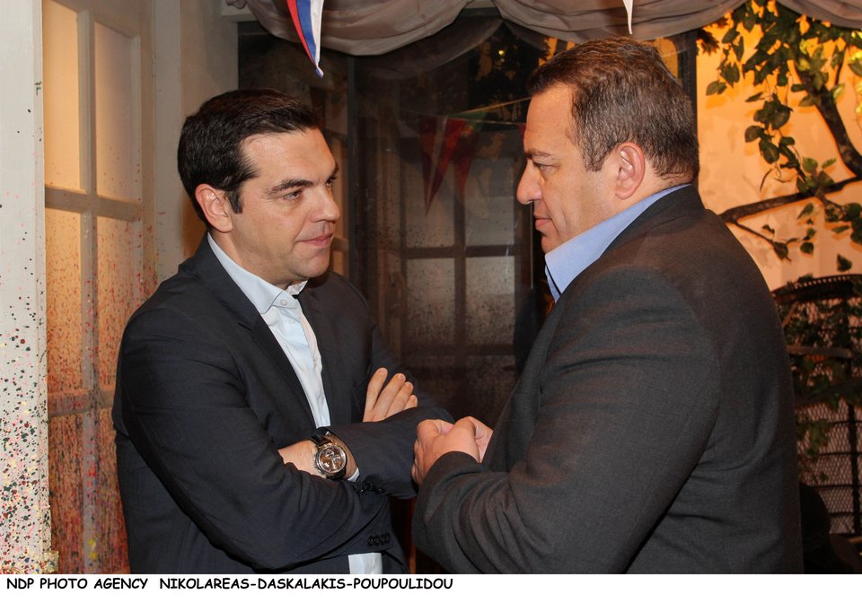 Ο Τσίπρας με την Περιστέρα, το μισό υπουργικό και η Γιάννα πήγαν Λαζόπουλο [εικόνες] | iefimerida.gr 16