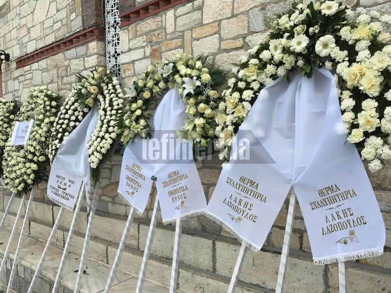 Στεφάνια στην κηδεία του Θέμου Αναστασιάδη