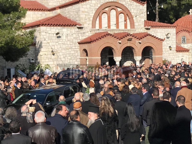 Πλήθος κόσμου στην εκκλησία