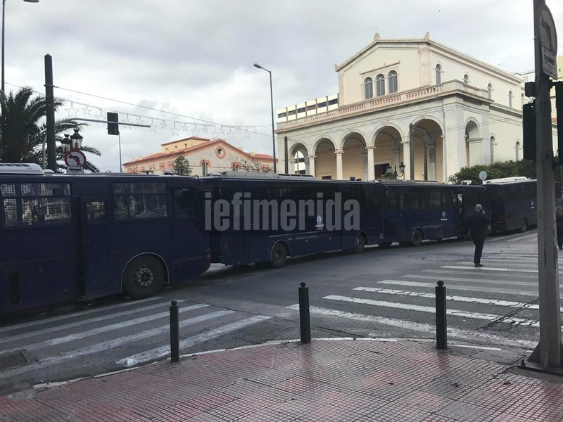 Αλλη εικόνα από τον αστυνομικό φραγμό / Φωτογραφία: iefimerida.gr
