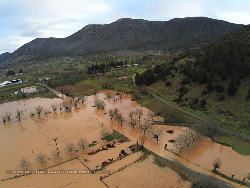 Σύμφωνα με τους κατοίκους, πέρα από τα σπίτια, υπάρχουν καταστροφές και στα χωράφια / Φωτογραφία: Facebook/Ελένη Καλογεροπούλου