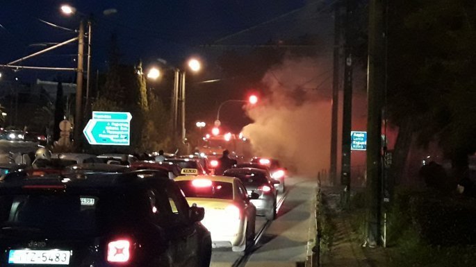 Φωτιά σε φορτηγάκι κοντά στο Ζάππειο [εικόνες] | iefimerida.gr 0