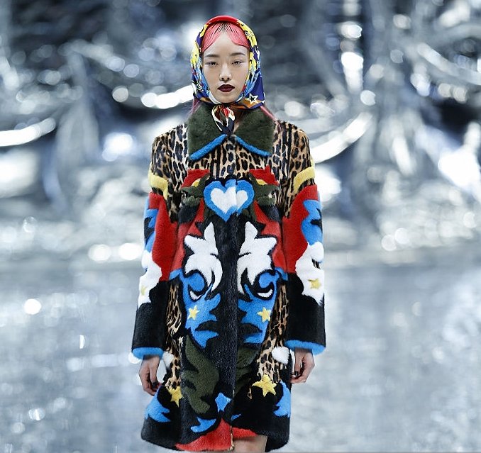 Η Ελληνίδα σχεδιάστρια που έκανε θραύση στην Εβδομάδα Μόδας του Πεκίνου [εικόνες] | iefimerida.gr 1