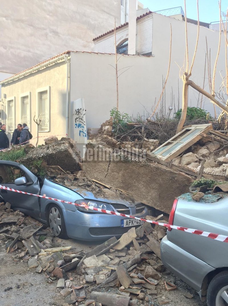 Κάτοικοι της περιοχής βγήκαν από τα σπίτια τους γιατί ανησύχησαν από τον μεγάλο θόρυβο