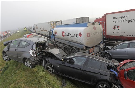 Χάος στο Βέλγιο σε καραμπόλα 100 αυτοκινήτων -Τουλάχιστον δύο νεκροί, δεκάδες τραυματίες [εικόνες] | iefimerida.gr 1