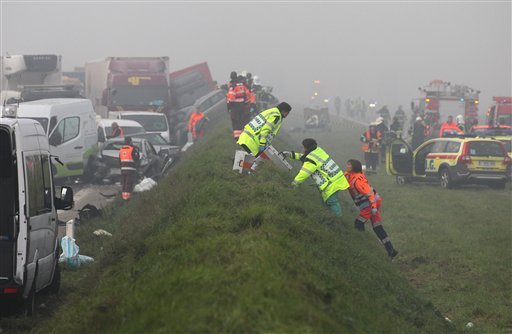 Χάος στο Βέλγιο σε καραμπόλα 100 αυτοκινήτων -Τουλάχιστον δύο νεκροί, δεκάδες τραυματίες [εικόνες] | iefimerida.gr 2