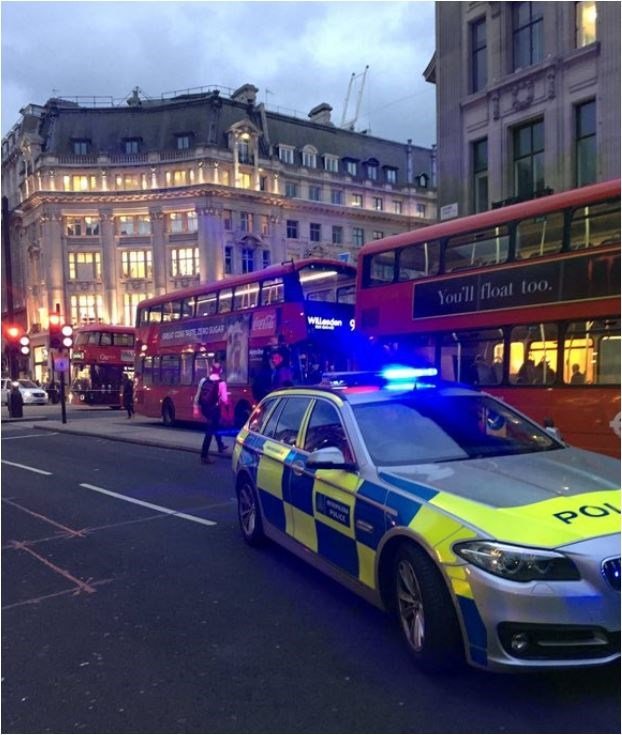 Εκρηξη στον κεντρικότερο δρόμο του Λονδίνου από βραχυκύκλωμα -Στην Oxford Street [εικόνες] | iefimerida.gr 1