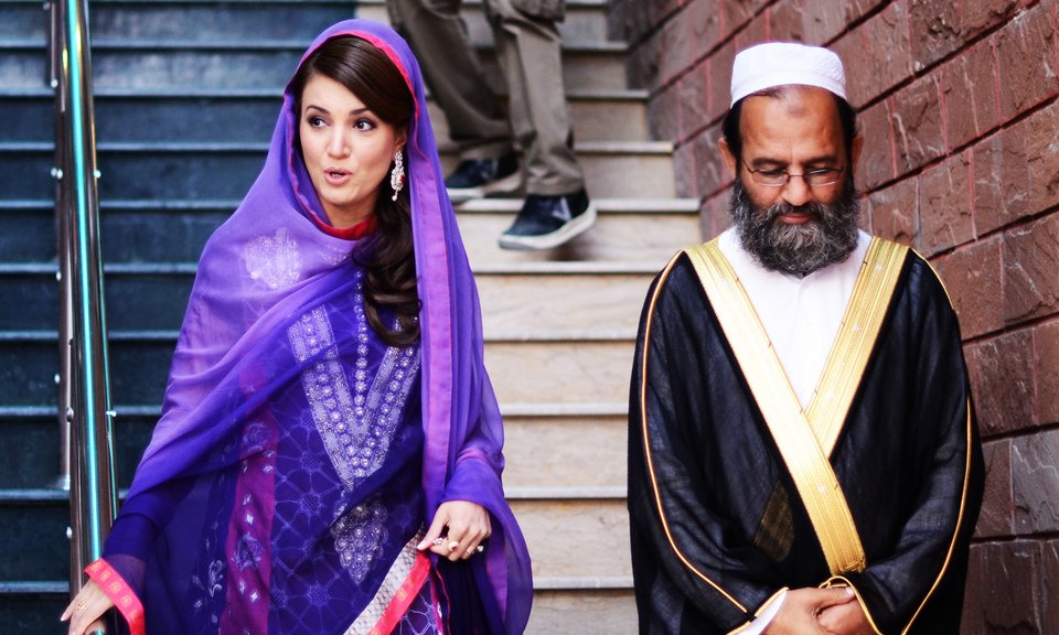 Η σέξι πρώην παρουσιάστρια του BBC με το πλαστό πτυχίο δημοσιογραφίας [εικόνες] | iefimerida.gr 1