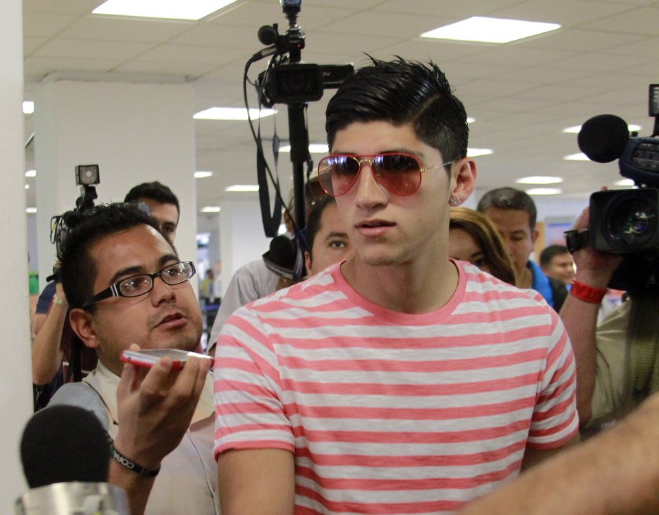 Ερωτικό σκάνδαλο ποδοσφαιριστή του Λεβαδειακού με τη φίλη της συντρόφου του και «καυτά» βίντεο-ντοκουμέντα [εικόνες & βίντεο] | iefimerida.gr 0