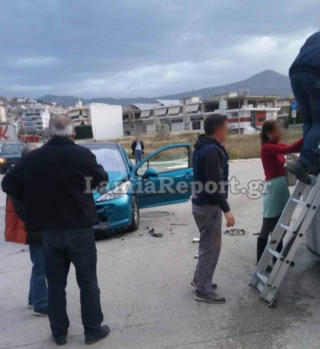 Καρέ-καρέ η επιχείρηση απεγκλωβισμού τραυματιών μετά από τροχαίο στη Λαμία [εικόνες] | iefimerida.gr 4