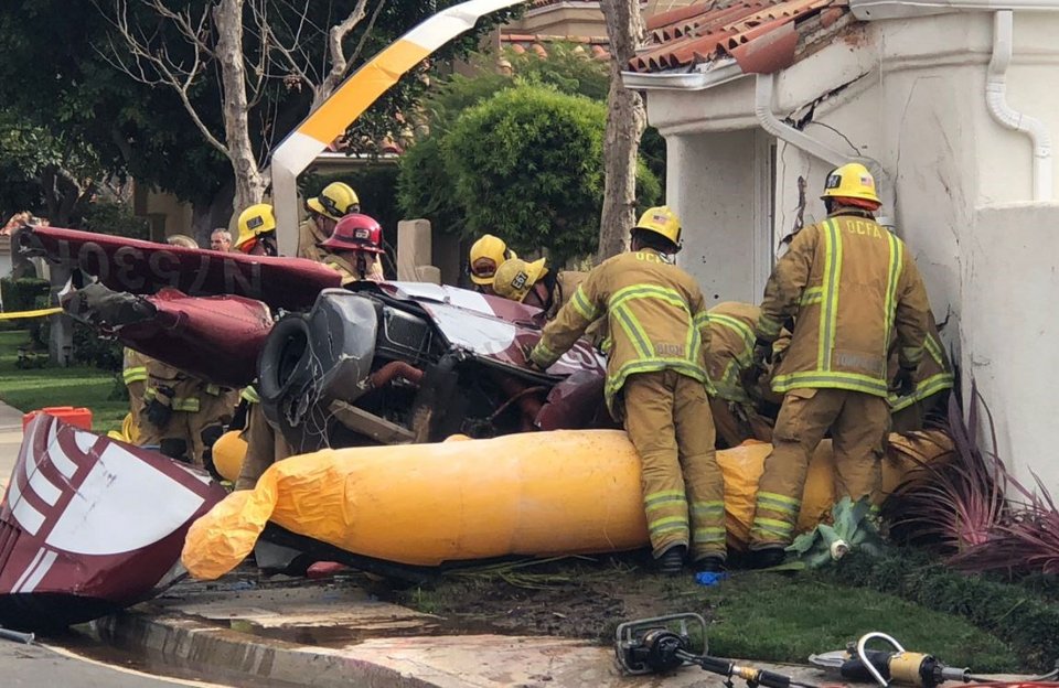 Καλιφόρνια: Πτώση ελικοπτέρου σε κατοικημένη περιοχή -3 νεκροί [εικόνες & βίντεο] | iefimerida.gr 1