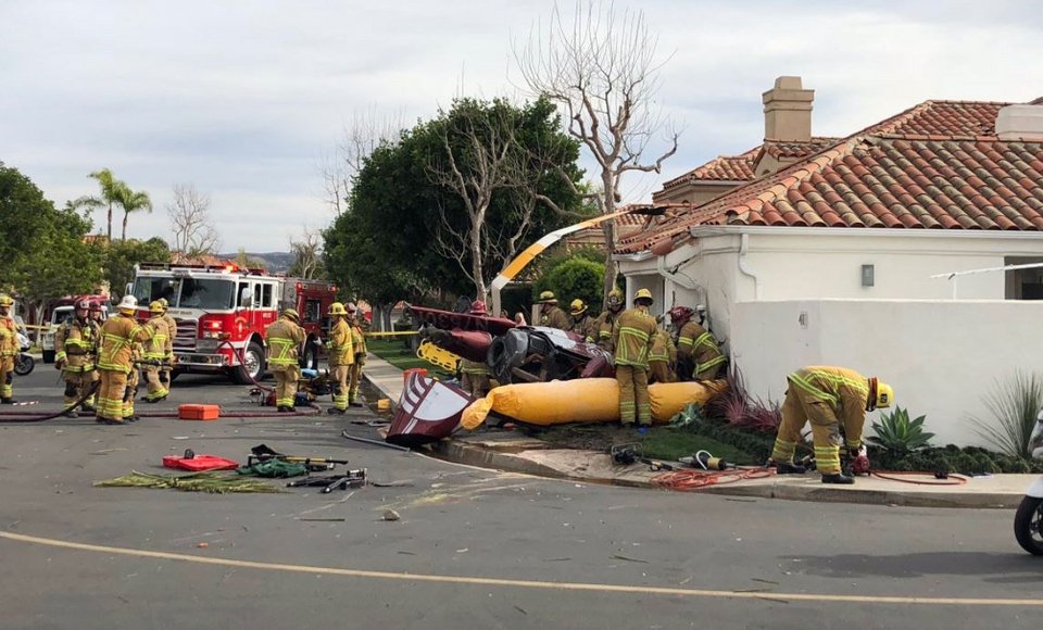 Καλιφόρνια: Πτώση ελικοπτέρου σε κατοικημένη περιοχή -3 νεκροί [εικόνες & βίντεο] | iefimerida.gr 0