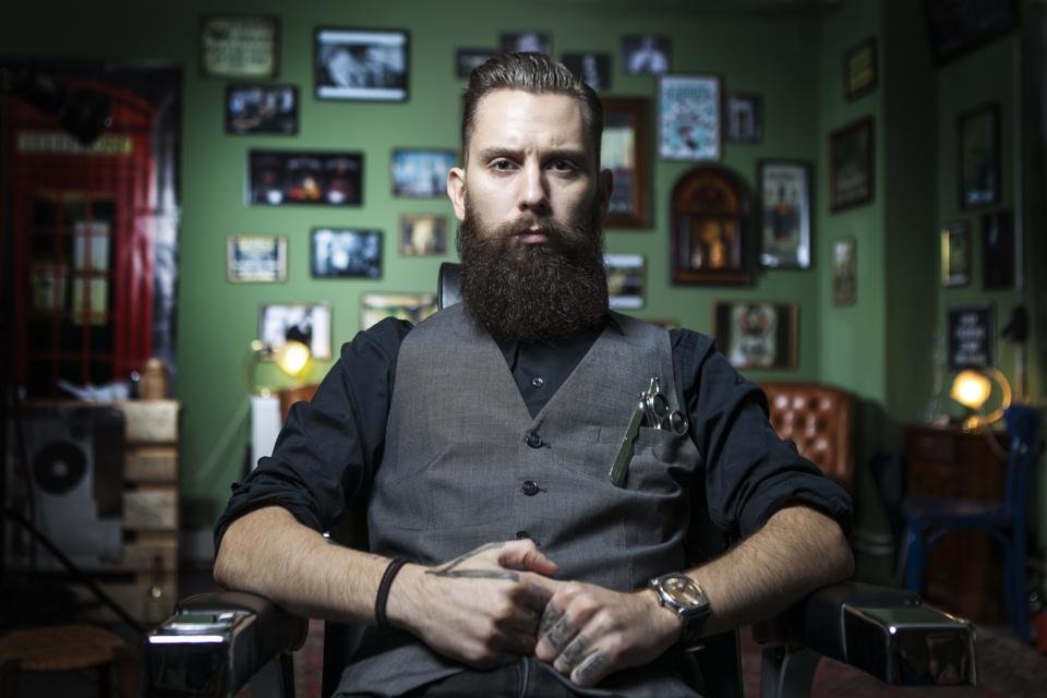 Αυτός είναι ο Ελληνας ροκ μπαρμπέρης που έχει τρελάνει τους Γερμανούς [εικόνες] | iefimerida.gr 0