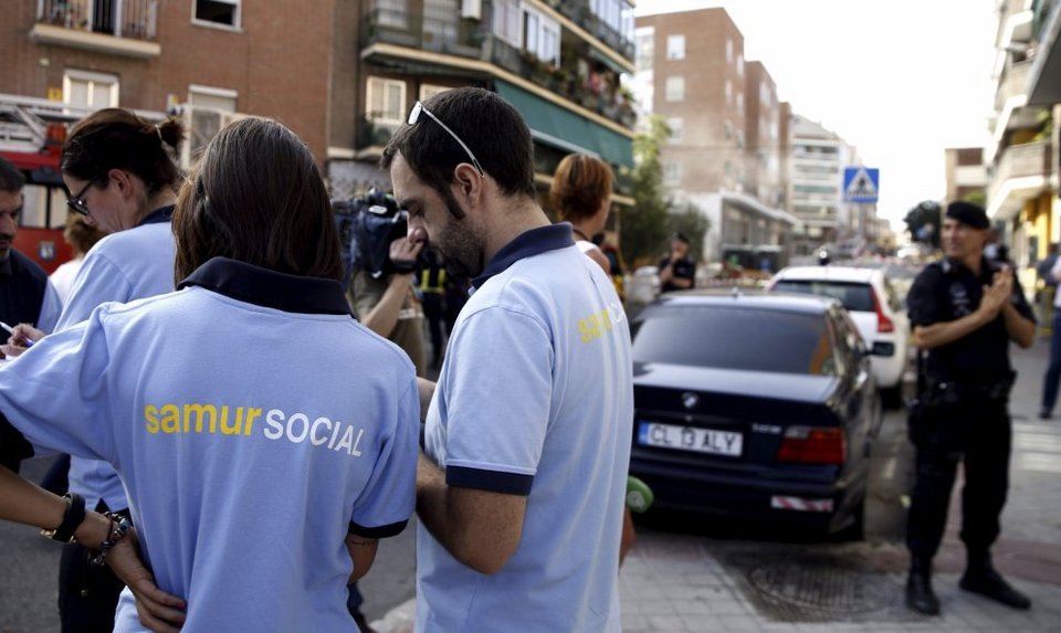 Tετραώροφη πολυκατοικία κατέρρευσε σαν χάρτινος πύργος στην Ισπανία [εικόνες & βίντεο] | iefimerida.gr 2