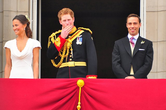 Ο χίπστερ μικρός αδελφός της Κέιτ Μίντλετον -Τα γυμνά και οι φωτογραφίες με τα γυναικεία ρούχα που όλοι θέλουν να... θάψουν [εικόνες] | iefimerida.gr 10