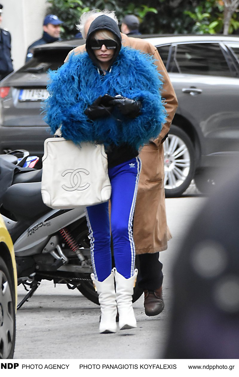 Λυκουρέζος και Καλογρίδη ντυμένη αλά My Style Rocks, έφαγαν κρυφά, σε μια γωνιά, στο Κολωνάκι [εικόνες] | iefimerida.gr 3