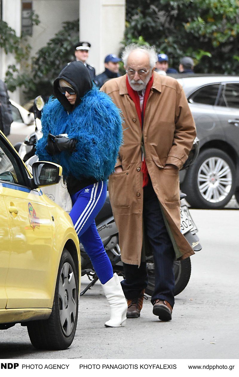 Λυκουρέζος και Καλογρίδη ντυμένη αλά My Style Rocks, έφαγαν κρυφά, σε μια γωνιά, στο Κολωνάκι [εικόνες] | iefimerida.gr 5