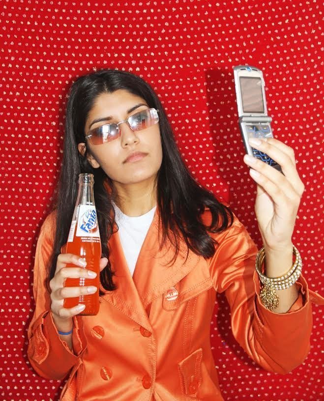 Αΰκα Χαν - Σχεδιάζει trendy μουσουλμάνες, με τρίχες, Nike και τατουάζ και κερδίζει τους κριτικούς [εικόνες] | iefimerida.gr 8