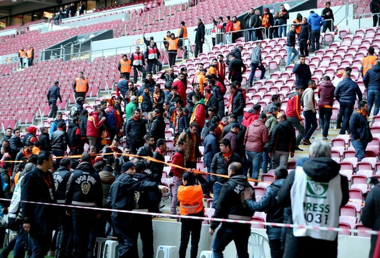 Τρόμος στην Κωνσταντινούπολη-Αναβλήθηκε ποδοσφαιρικό ντέρμπι λόγω απειλής [εικόνες&βίντεο] | iefimerida.gr 0