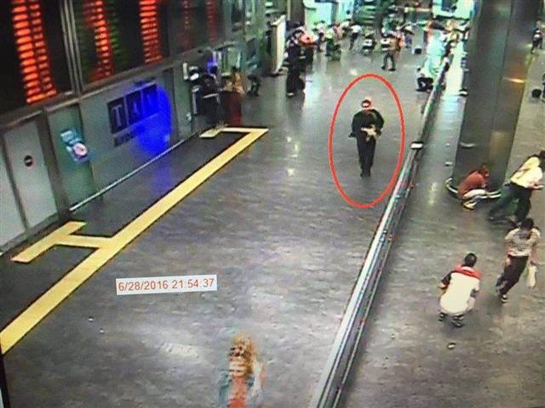 Αυτός είναι ο καμικάζι που ανατινάχτηκε στο Ατατούρκ | iefimerida.gr 1