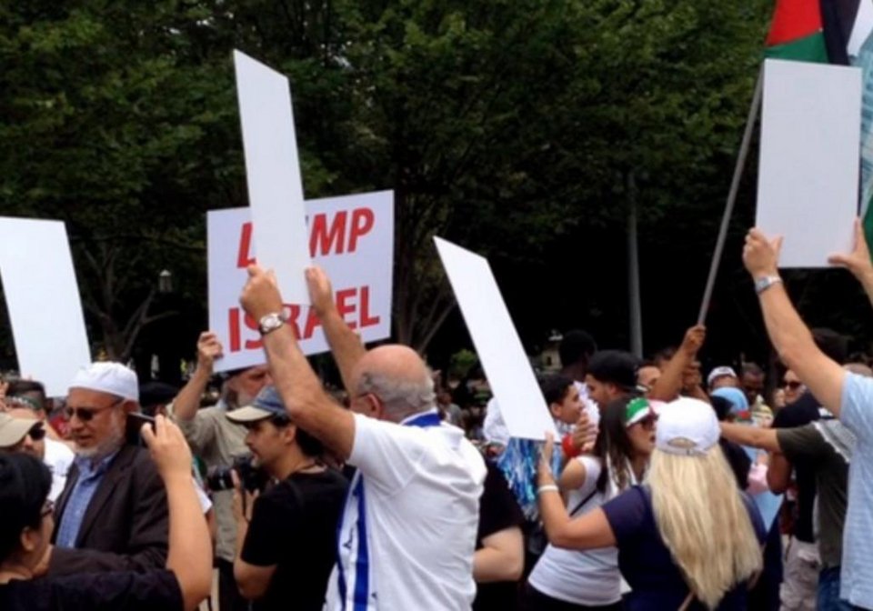 Χιλιάδες σημαίες της Παλαιστίνης έξω από το Λευκό Οίκο -Διαμαρτυρία για το μακελειό στη Γάζα [εικόνες] | iefimerida.gr 3