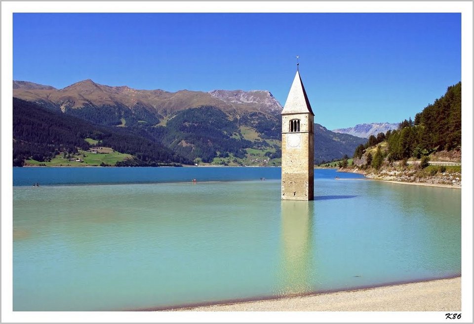 Βυθισμένη πολιτεία: Το χωριό που πνίγηκε κάτω από το νερό πριν 60 χρόνια -Μόνο το καμπαναριό έμεινε να προεξέχει [εικόνες] | iefimerida.gr 3