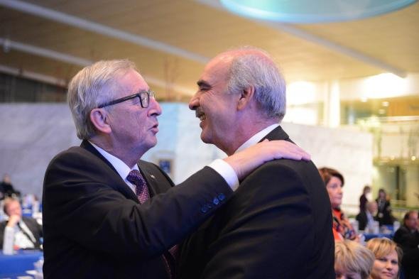 Η μεγάλη αγκαλιά του Γιούνκερ σε Μεϊμαράκη στη Μαδρίτη [εικόνες] | iefimerida.gr 2