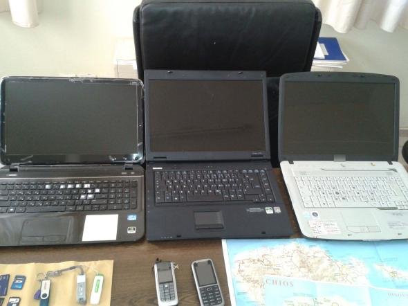 Αυτά είναι τα σύνεργα του Γερμανού κατασκόπου της Χίου- Είχε και ειδικά γυαλιά με ενσωματωμένη κάμερα [εικόνα] | iefimerida.gr 0