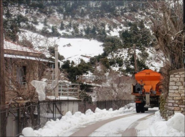 Δικαστικός αντιπρόσωπος πήγε στο τμήμα του με... εκχιονιστικό  | iefimerida.gr 0