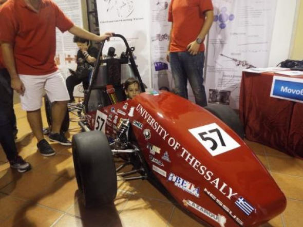 Μονοθέσιο της Formula 1 από τα Τρίκαλα [εικόνες] | iefimerida.gr 0