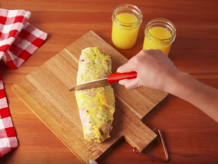 Τέλειο κόλπο για άψογη ομελέτα χωρίς κόπο -Χρειάζεται μόνο μια σακούλα [βίντεο] | iefimerida.gr 3