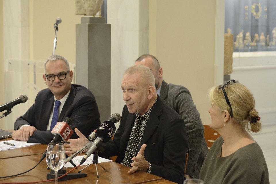 Φουστανέλες διά χειρός Ζαν Πολ Γκοτιέ -Η πολυσυζητημένη επίδειξη στο Μουσείο Μπενάκη με είσοδο 1.000 ευρώ [εικόνες] | iefimerida.gr 4