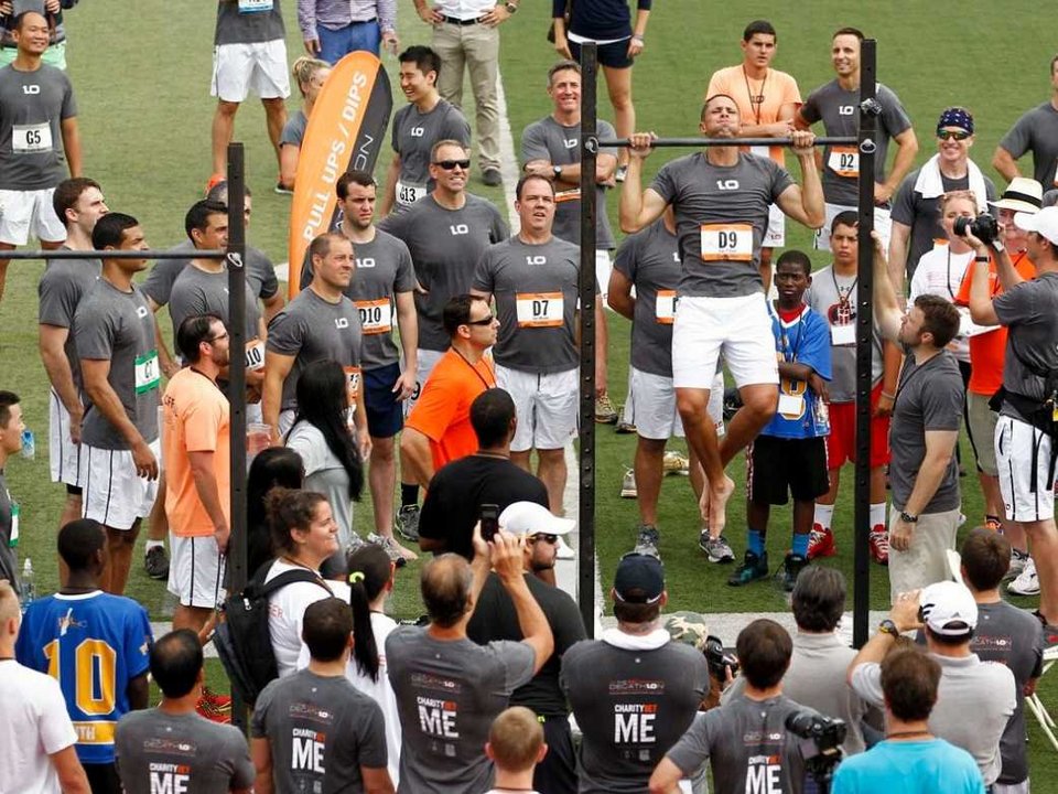 Οι γιάπηδες της Γουόλ Στριτ βγάζουν το κοστούμι και διαγωνίζονται για τον τίτλο του πιο αθλητικού χρηματιστή [εικόνες] | iefimerida.gr 4